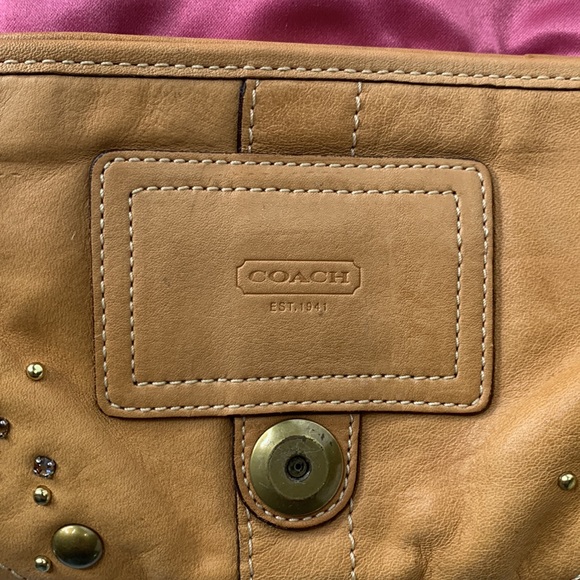 Coach studded vachetta leather shoulder bag - Picture 4 of 14